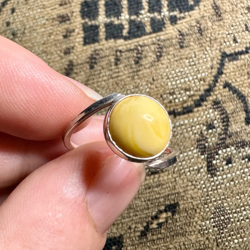 925 Silver and butterscotch amber ring.